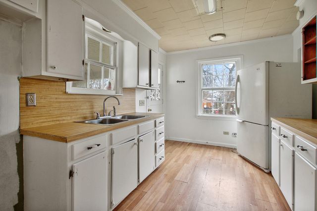 921 W 5th ST, Taylor, TX 76574