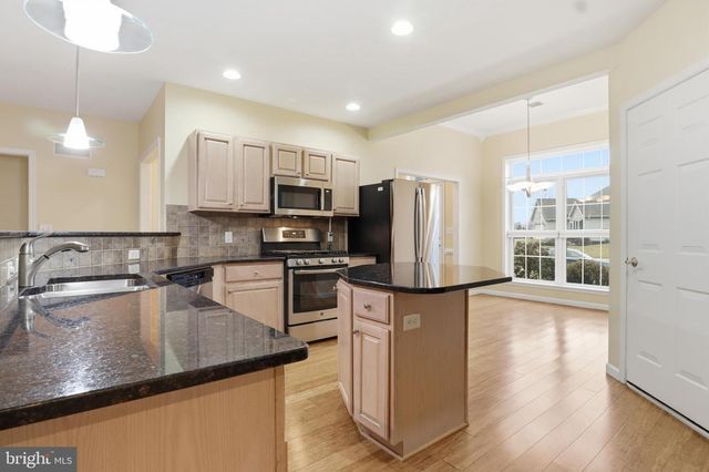 63 LONGWOOD DR, Mechanicsburg, PA 17050