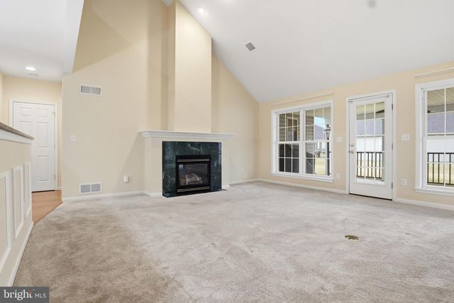 63 LONGWOOD DR, Mechanicsburg, PA 17050