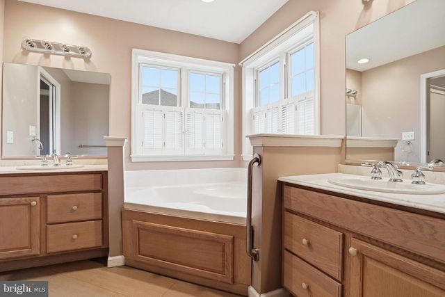 63 LONGWOOD DR, Mechanicsburg, PA 17050