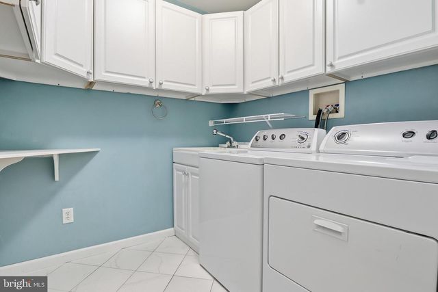 63 LONGWOOD DR, Mechanicsburg, PA 17050