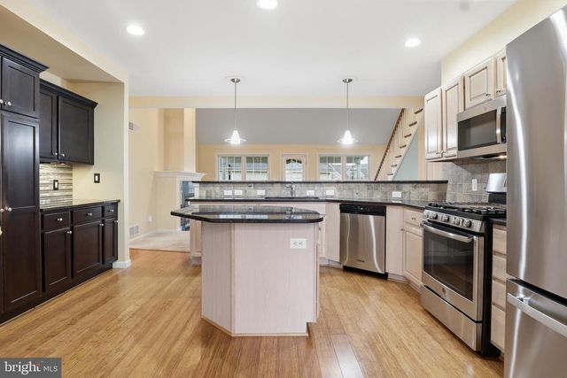 63 LONGWOOD DR, Mechanicsburg, PA 17050