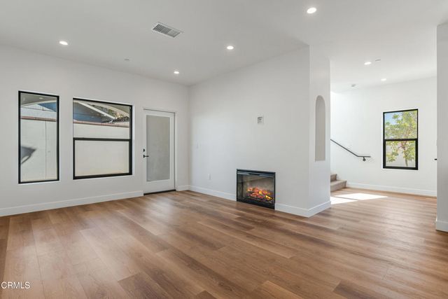 136 N Oakview Drive 103, Thousand Oaks, CA 91362