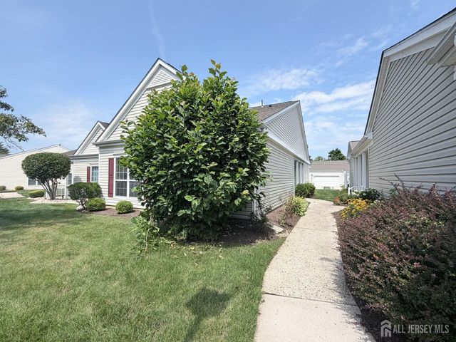 556 NE Harrier Drive, Monroe, NJ 08831