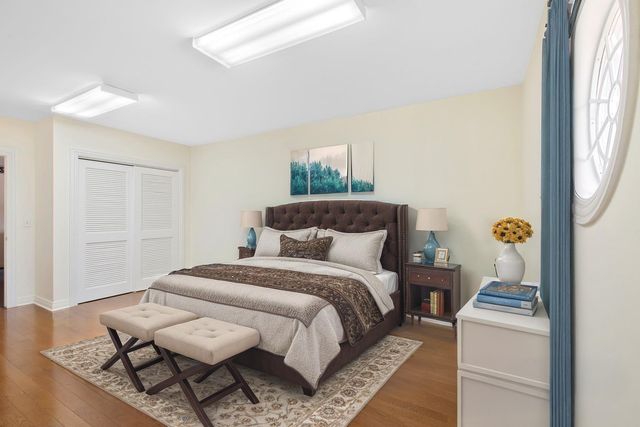 130 Carriage Trail, Barrington, IL 60010