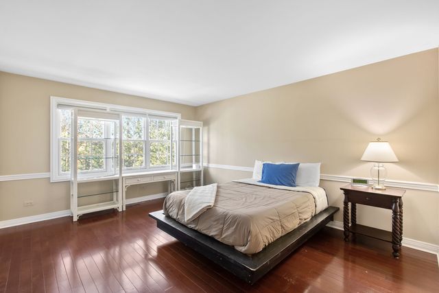 130 Carriage Trail, Barrington, IL 60010