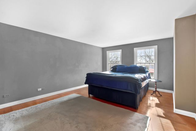 130 Carriage Trail, Barrington, IL 60010