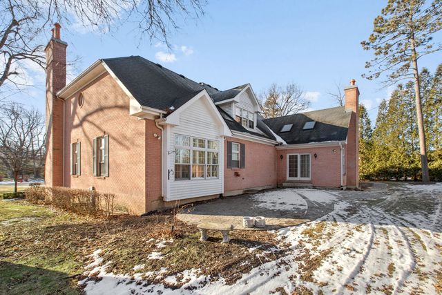 130 Carriage Trail, Barrington, IL 60010