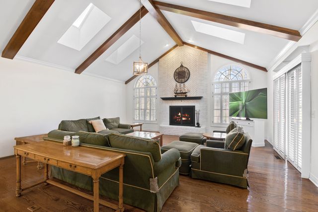 130 Carriage Trail, Barrington, IL 60010