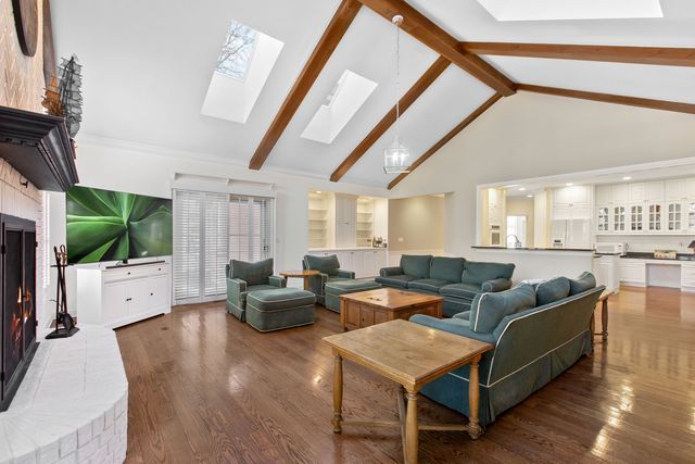 130 Carriage Trail, Barrington, IL 60010