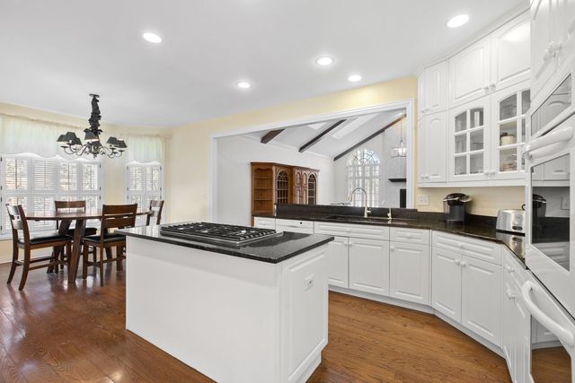 130 Carriage Trail, Barrington, IL 60010