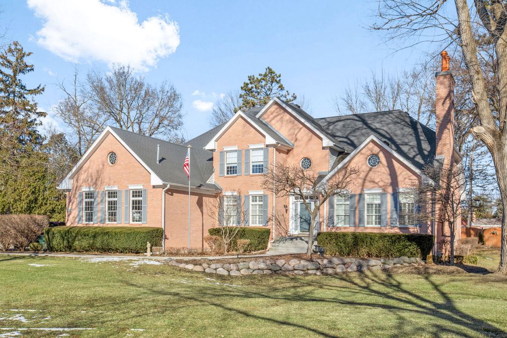 130 Carriage Trail, Barrington, IL 60010