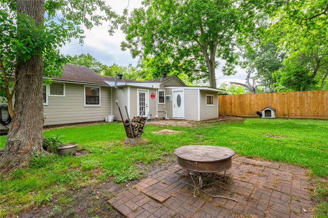 4801 44th Street, Dickinson, TX 77539
