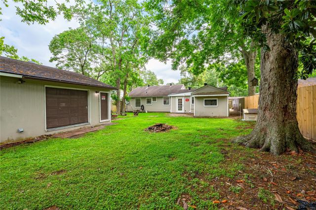 4801 44th Street, Dickinson, TX 77539