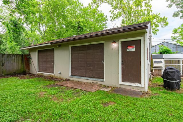 4801 44th Street, Dickinson, TX 77539
