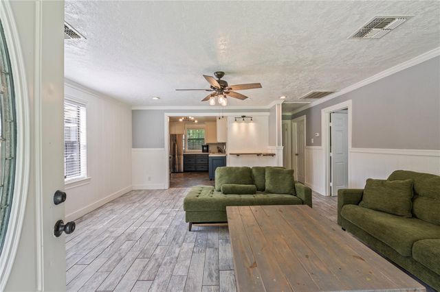 4801 44th Street, Dickinson, TX 77539