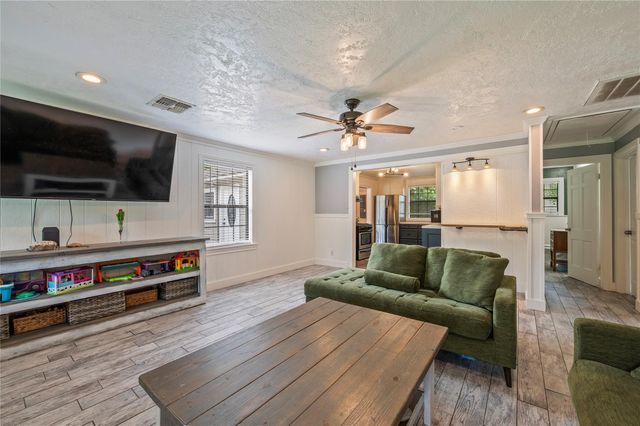 4801 44th Street, Dickinson, TX 77539
