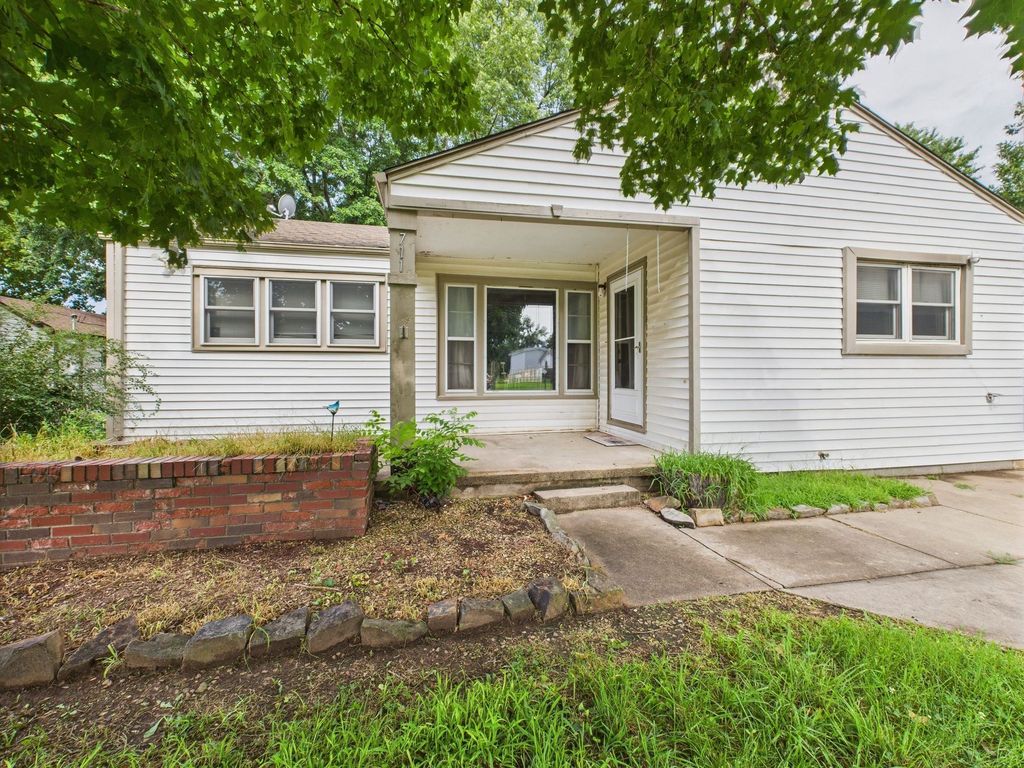 711 S Central Ave, Mulvane, KS 67110