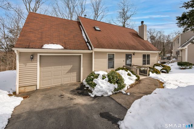 4 Copper Ridge Circle 4, Guilford, CT 06437