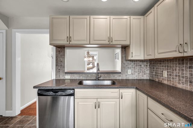 4 Copper Ridge Circle 4, Guilford, CT 06437