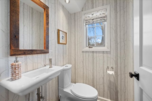 1831 Farm Road, Lake Forest, IL 60045