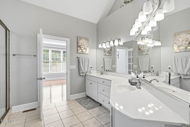8 Fox Run Lane, Johnson City, TN 37604