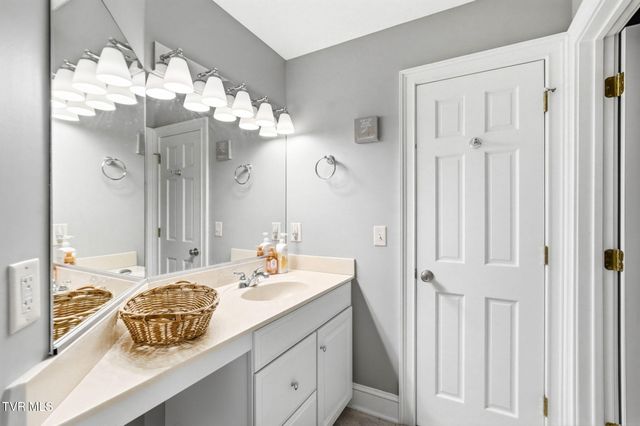 8 Fox Run Lane, Johnson City, TN 37604