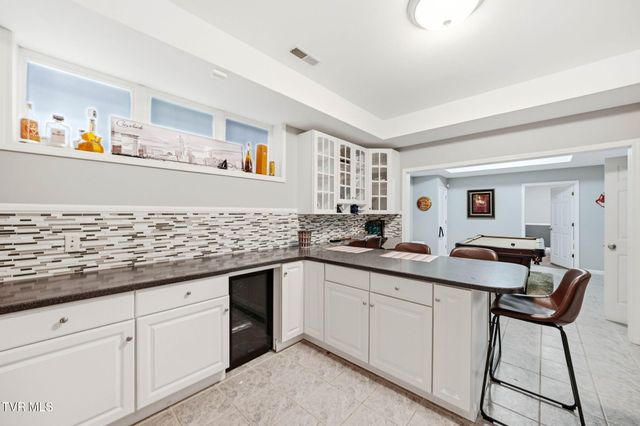8 Fox Run Lane, Johnson City, TN 37604