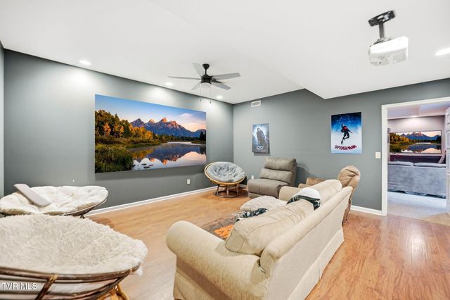 8 Fox Run Lane, Johnson City, TN 37604