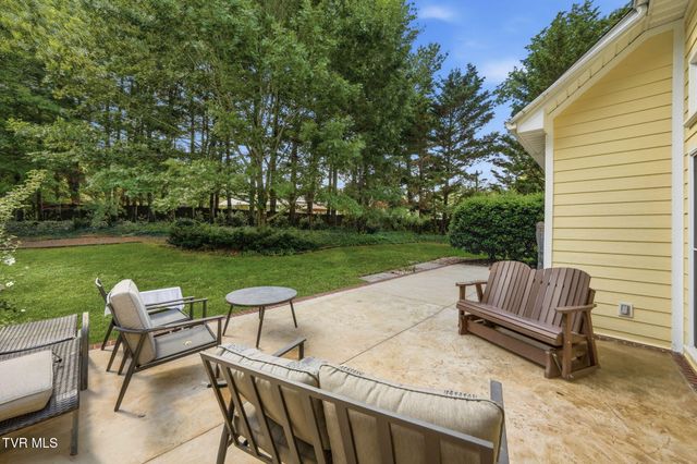 8 Fox Run Lane, Johnson City, TN 37604