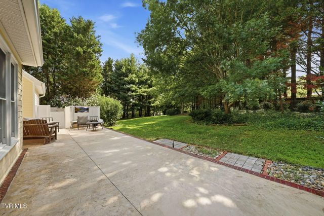 8 Fox Run Lane, Johnson City, TN 37604