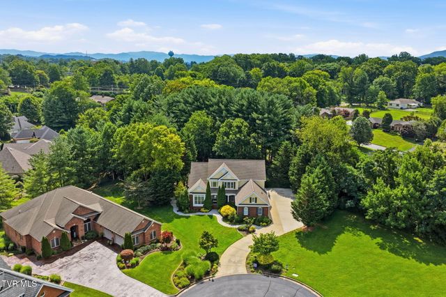 8 Fox Run Lane, Johnson City, TN 37604