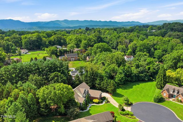 8 Fox Run Lane, Johnson City, TN 37604