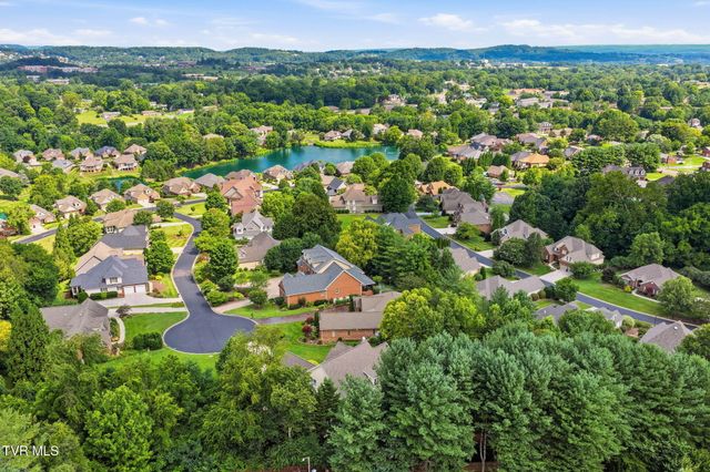 8 Fox Run Lane, Johnson City, TN 37604