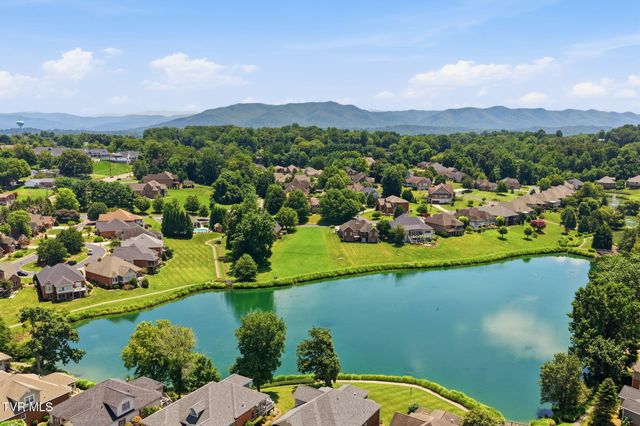 8 Fox Run Lane, Johnson City, TN 37604