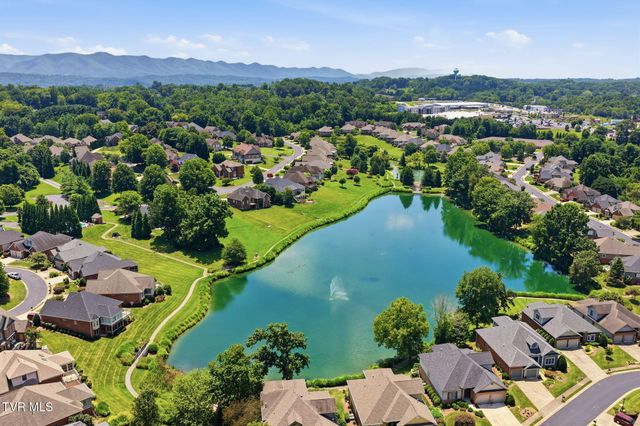 8 Fox Run Lane, Johnson City, TN 37604