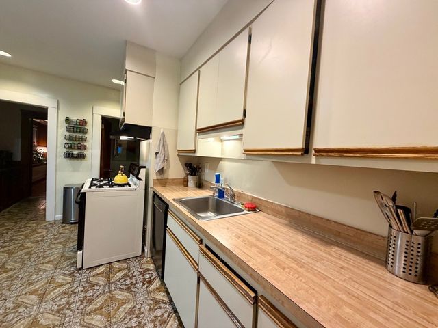 33 Pearl Street 33, Newton, MA 02458