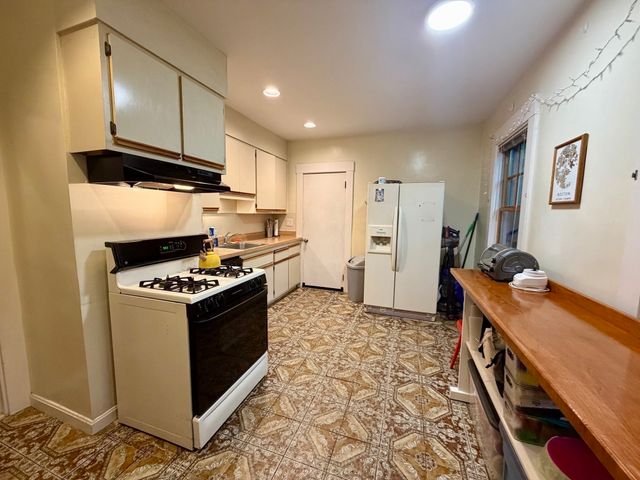 33 Pearl Street 33, Newton, MA 02458