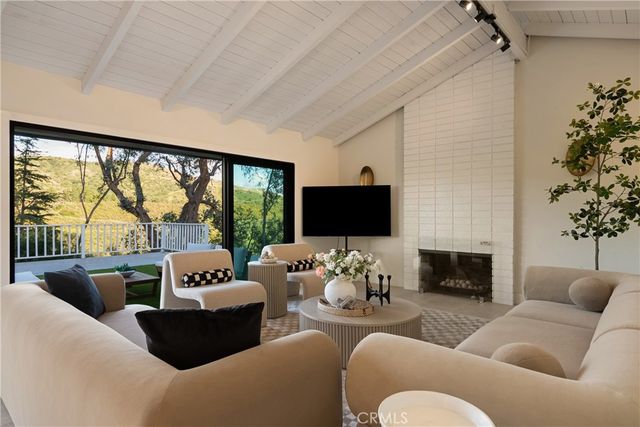 10141 Overhill Drive, North Tustin, CA 92705