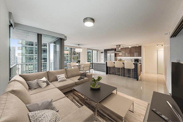 2 E Erie Street 1905, Chicago, IL 60611