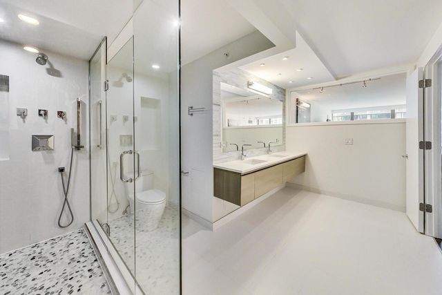 2 E Erie Street 1905, Chicago, IL 60611