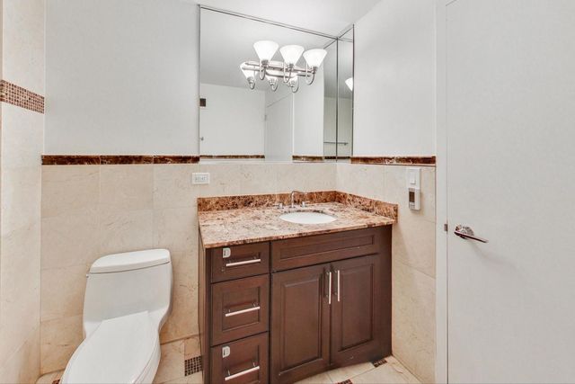 2 E Erie Street 1905, Chicago, IL 60611