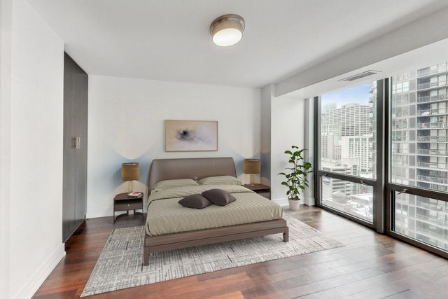 2 E Erie Street 1905, Chicago, IL 60611