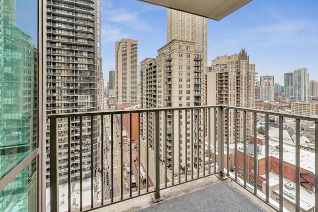 2 E Erie Street 1905, Chicago, IL 60611