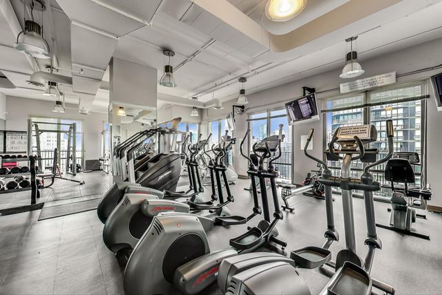 2 E Erie Street 1905, Chicago, IL 60611