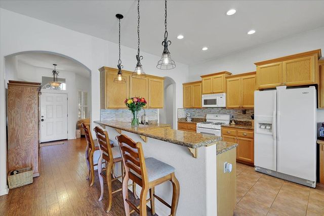 1049 Tiburon Way, Plumas Lake, CA 95961