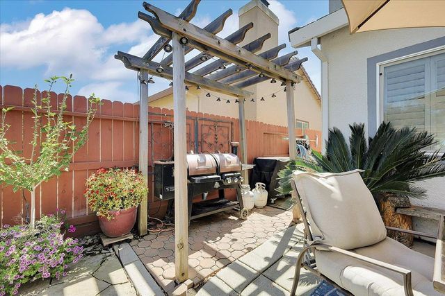 1049 Tiburon Way, Plumas Lake, CA 95961