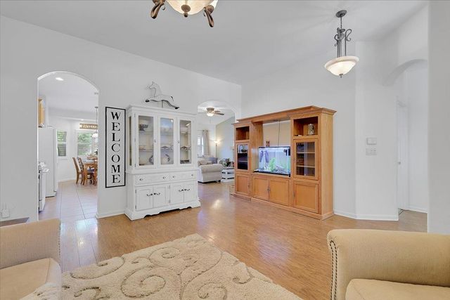 1049 Tiburon Way, Plumas Lake, CA 95961