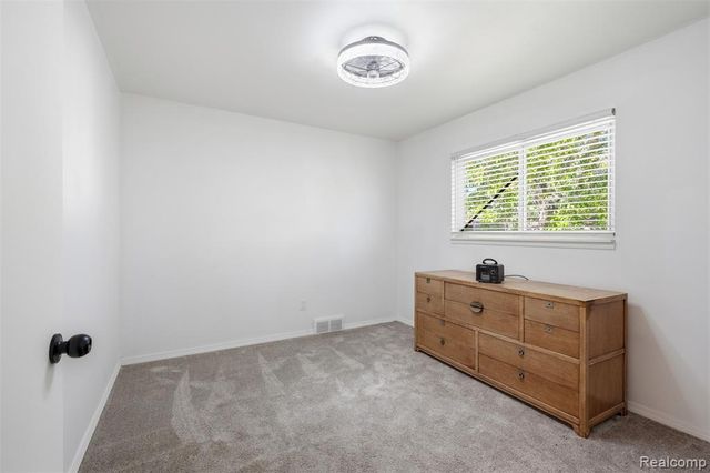32000 Saint Margaret Street, Saint Clair Shores, MI 48082