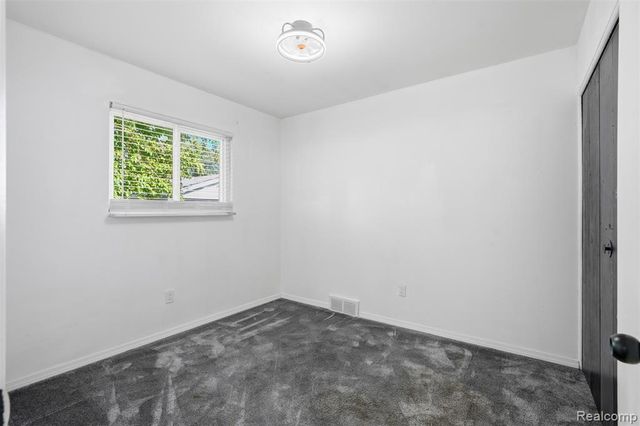 32000 Saint Margaret Street, Saint Clair Shores, MI 48082